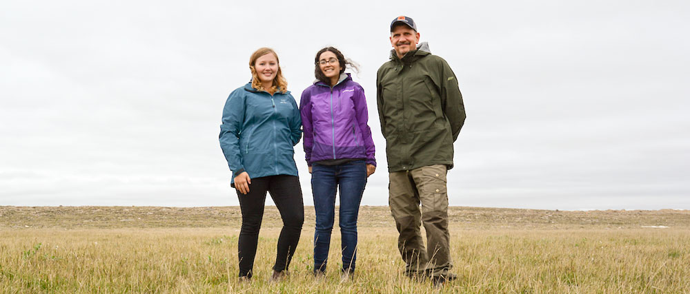 Research team group photo in Nunavut.
